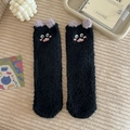 Dicke schwarze Korallenfleece-Socken mit Monster-Stickerei und lila Bommeln - Einheitsgröße / Schwarz
