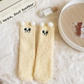 Dicke gelbe Korallenvlies-Schlafsocken mit süßer Katzenstickerei und Bommel-Details - Größe 35-40 / Gelb