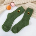 Zachte groene koraalfleece sokken met schattig avocado-borduurwerk voor de winter - Eén maat / Avocadogroen