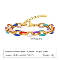 Détail du bracelet gourmette en émail multicolore et acier inoxydable doré avec étiquette K18 - Chaîne à Maillons Ovales en Émail Multicolore (BR-1965)