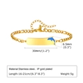 Dettaglio del bracciale a catena Figaro dorata con delfino in smalto blu e misure - Oro