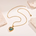 Colgante de corazón de acero inoxidable dorado con incrustación de concha de abulón arcoíris - Dorado (Con Cadena)