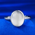 Anello in argento S925 con pietra di giada bianca ovale su velluto blu - US 5 / Argento
