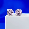Macro di orecchini con pietre rosa taglio rotondo in montatura in argento a quattro griffe - Argento 925 / Rosa Strass