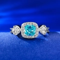 S925 Sterling Silber Ring mit blauem Edelstein und Akzenten in Herzform aus Diamant - US 5 / Paraiba-Blau Strass