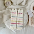 Chaussettes blanches en velours de vison avec oreilles de chat et rayures colorées - Taille unique / Rayé