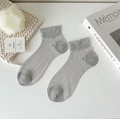 Calcetines tobilleros gris claro con rayas verticales y borde enrollado para mujer - Talla única / Gris
