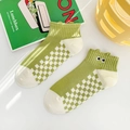Chaussettes en coton à carreaux verts et blancs avec broderie d'yeux mignons en style - Taille unique / vert foncé