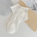 Calze bianche in cotone a coste con ricamo smiley blu e targhetta hello decorativa - Taglia unica / Etichetta Blu