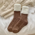 Chaussettes d'hiver en laine marron foncé avec tricot torsadé et revers en polaire - Taille unique / Café