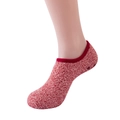 Textura detallada de calcetines de felpa roja para el hogar con silicona antideslizante - Talla 37-40 / Rosa Empolvado