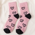 Roze koraalvlies sokken met zwarte hartjes en contrasterende hielen voor de winter - Eén maat / Roze