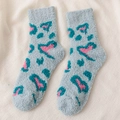Chaussettes douces en polaire corail bleu clair avec motif léopard cœur pour l'hiver - Taille unique / Bleu