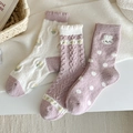 Set di tre calzini in pile corallo viola e bianco con motivi floreali e di coniglio - Taglia unica / Combo Multicolore
