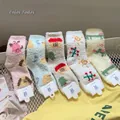 Cinque paia di calze in pile corallo nei colori pastello con simpatici motivi a cartoni - Colori Assortiti