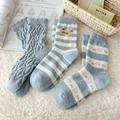 Trois paires de chaussettes en peluche épaisse avec ours et motifs floraux - Taille unique / Combo Bleu