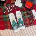 Chaussettes de Noël blanches en polaire corail avec motif sapin et broderie Merry Christmas - Sapin de Noël