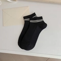 Bambusfaser Kurzsocken in Schwarz mit doppelten weißen Streifen für einen sportlichen Look - Einheitsgröße / Schwarz