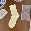 Calcetines amarillo claro con doble volante blanco y detalle de botón de corazón - Talla única / Amarillo Crema