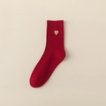Calze festive in cotone rosso con ricamo a cuore dorato sul polsino a coste morbido - Taglia unica / Stile Cuore Ricamato