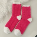 Calcetines de forro polar coral rosa con bloques blancos para el calor invernal - Talla única / Rosa Rojo Patchwork