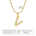 Collier avec pendentif lettre V en acier inoxydable doré et oxydes de zirconium - Lettre V