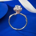 Anillo bicolor de plata 925 con diamante de corona sobre elegante fondo azulado - US 5 / Diamantes de Imitación Blancos