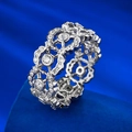 Anillo vintage de plata 925 con motivos calados y circonitas sobre terciopelo - US 5 / Oro Blanco