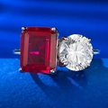 Anello in argento S925 con rubino rosso rettangolare e moissanite bianca tonda - US 5 / Strass Rosso (R691)