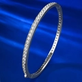 Eleganter Armreif aus 925er Sterlingsilber mit einer Reihe funkelnder Pavé-Diamanten - B085 Armreif / 16cm