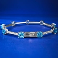 Dettaglio del bracciale in argento S925 con pietre acquamarina blu quadrate taglio ghiaccio - 18cm / Zirconia Blu Mare (B091)