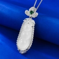 Elegante S925 Silberkette mit weißem Jadebohnen-Anhänger und grüner Edelsteinblüte - Chalcedon-Schoten-Stil (N323) / 925er Silber