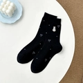 Süße schwarze Baumwollsocken mit weißen Punkten und einer kleinen Katzen-Stickerei - Einheitsgröße / Schwarz