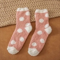 Calze in pile corallo rosa con pois bianchi per calore e comfort domestico - Taglia unica / Rosa Bianco a Pois