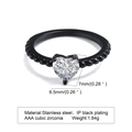 Dettaglio anello con zirconia a cuore, placcatura IP nera e bordi con trama a sferette - Taglia 6 / Stile Solitario a Cuore / Nero