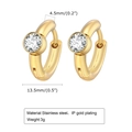 Detalle de pendientes en forma de C bañados en oro de 18K con circonita blanca incrustada - Talla Pequeña