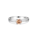 Elegante anello in argento S925 con gemma champagne e fascia incrociata pavé - Taglia US 5 / Pietra Rotonda Champagne (JZ1374C)