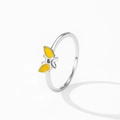 Minimalistischer Ring aus 925er Sterlingsilber mit süßem Schmetterlingsdesign und gelber Emaille - Ring Größe 5 (JZ2192-5) / 925er Silber