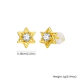 Detail van hexagram oorbellen met groene zirkoon en afmeting van 0,58 cm breed - Witte Strass Gouden Stijl (EBS-221G)