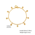 Vista dettagliata dei ciondoli a cuore e perle dorate su bracciale in acciaio 18cm - Bracciale con perline a cuore (BR-2737G)