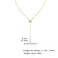 Detail einer goldenen Y-Kette mit Kleeblatt-Anhänger und einer weißen Tropfenperle - Halskette (NC-2480G)