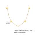 Dettaglio della collana dorata con fiori da 0,8 cm e accenti di zirconi lucidi - Collana Fiore a Cinque Petali (NC-2521G)