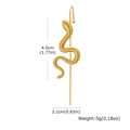 Orecchino a serpente dorato con trama a onde e dimensioni 4,5cm x 2,1cm su sfondo bianco - Pezzo Singolo Solo (Senza Paio) / Oro Solo (Senza Color Acciaio)