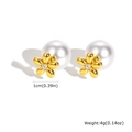 Dettaglio dell'orecchino a fiore in zircone da 1 cm con perla e specifiche di peso - Oro
