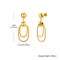 Dettaglio di orecchini a goccia ovali dorati con dimensioni 4cm lunghezza e 1,5cm larghezza - Oro