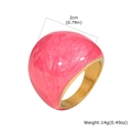 Goldener Edelstahlring mit rosa Marmor-Emaille, 2 cm Breite und 14 g schweres Design - Rosa Marmorstruktur Kuppel Stil (RC-636G07-3)
