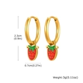 Detalle de pendientes de fresa roja con medidas de 2,3cm de largo y peso de 3g - Estilo Fresa (EH-778G01)