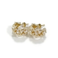 Elegant C-shaped earrings with mother-of-pearl flowers and white pearls in gold plating - Flower Cluster Style (ZG140)