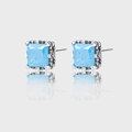 Dettaglio orecchini a lobo in zircone blu con incisioni in argento vintage - Quadrato Azzurro (KDP773)