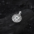 S925 Silber Vintage Anhänger mit grünem Edelstein und Relief-Achtzackstern - KDP2136 Weißgold